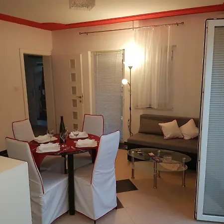 Lukinic Apartment *