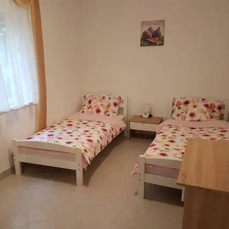 Lukinic Apartment Vir